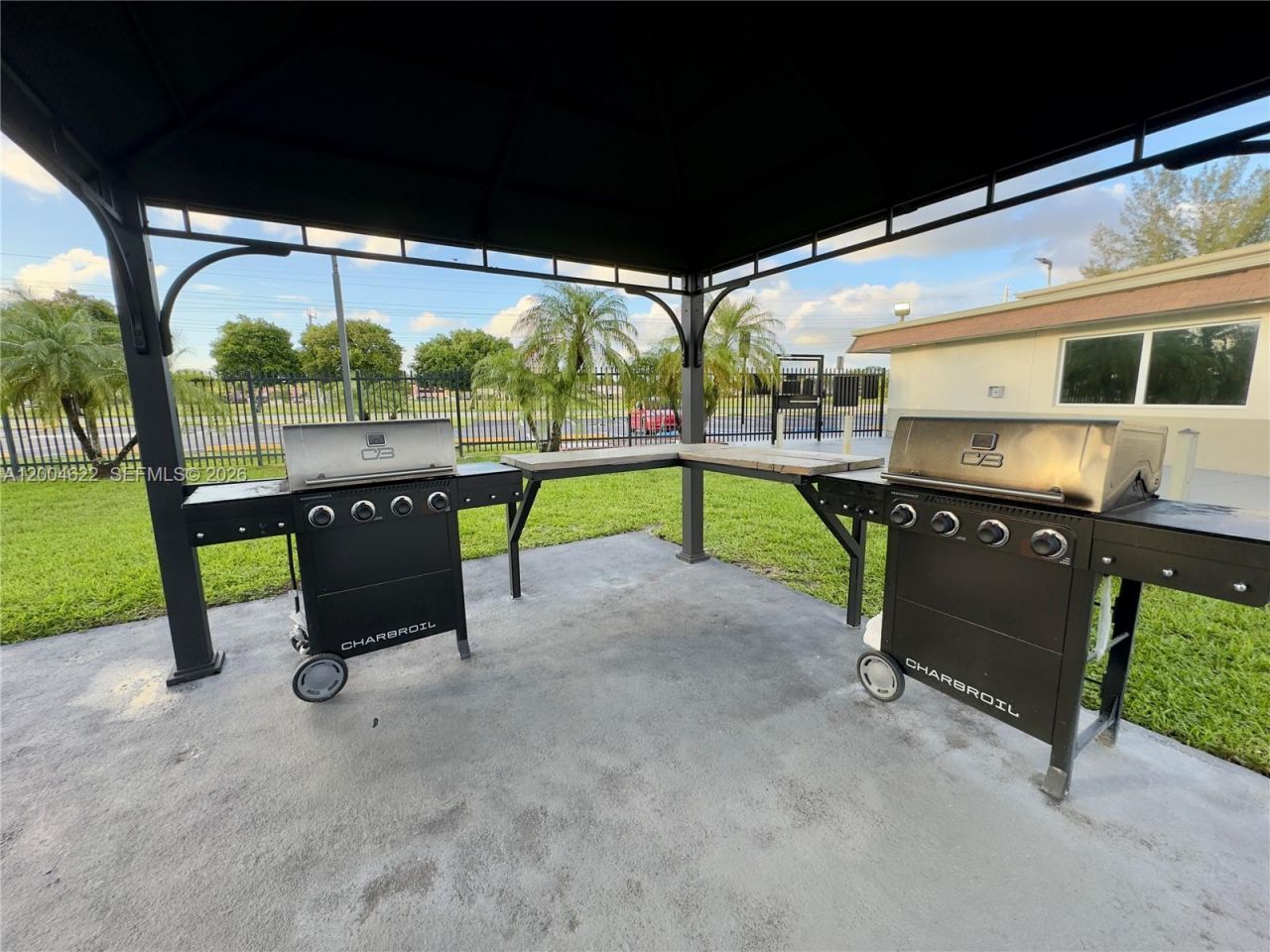 8102 NW 96th Ter, Tamarac, FL 33321 Photo