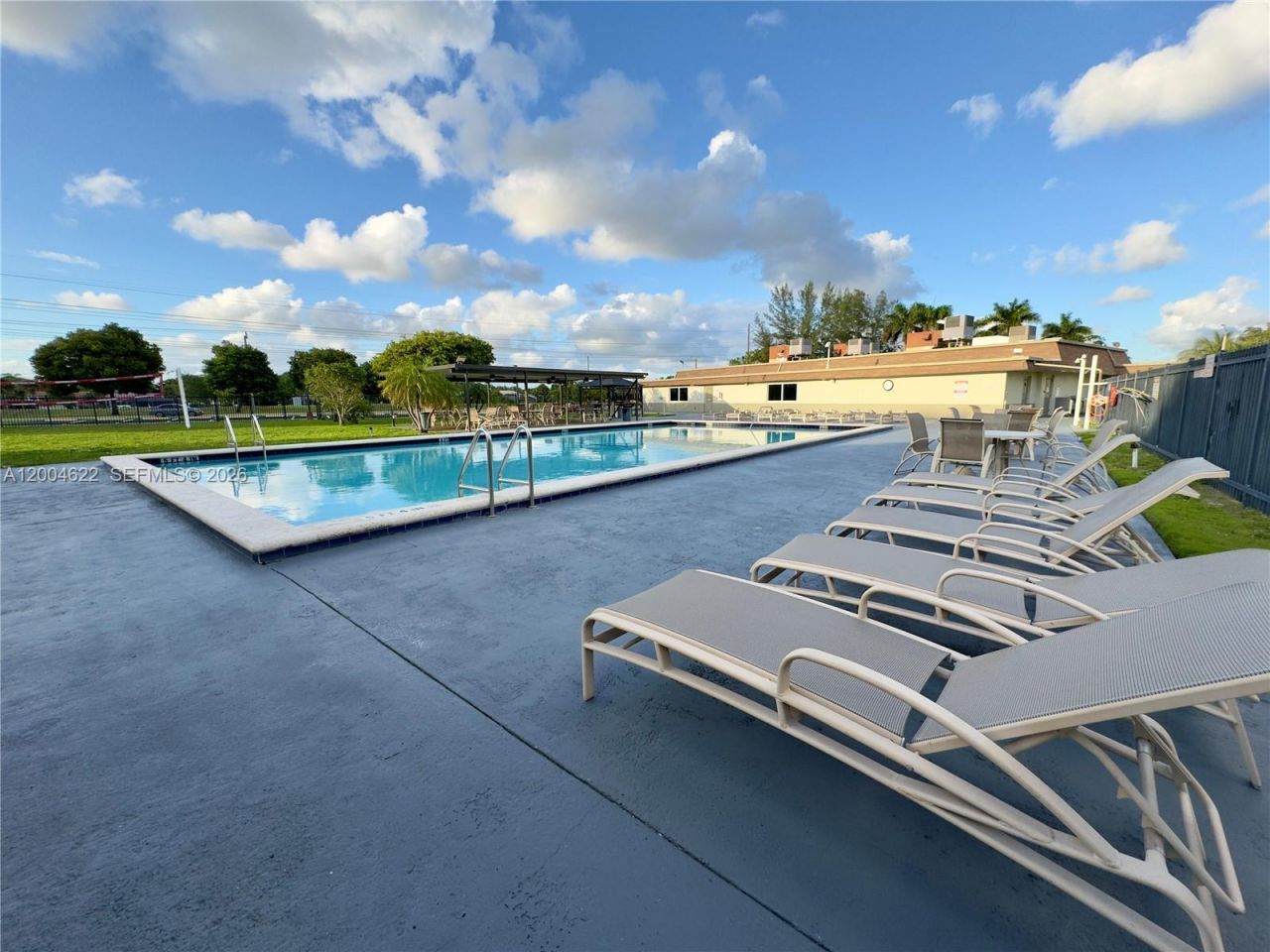 8102 NW 96th Ter, Tamarac, FL 33321 Photo