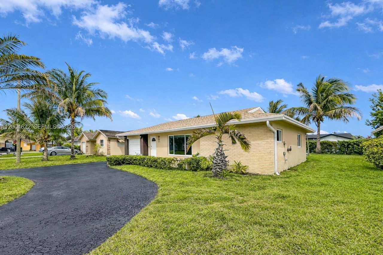 8102 NW 96th Ter, Tamarac, FL 33321 Photo