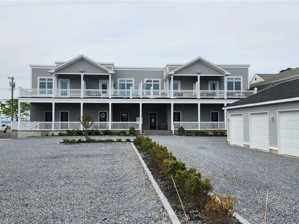 22 Bayville Avenue , Bayville, NY 11709