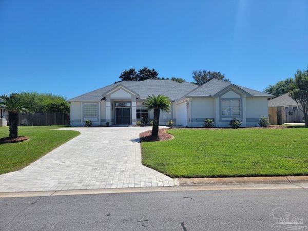 1956 Rue La Fontaine, Navarre, FL 32566