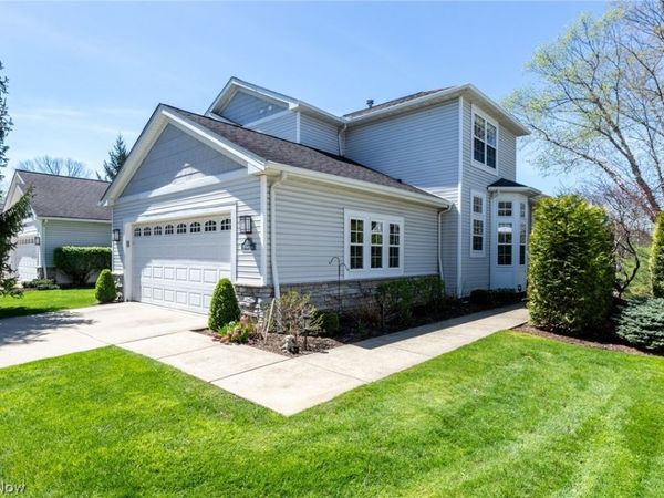 310 Blossom Lane , Orange, OH 44022