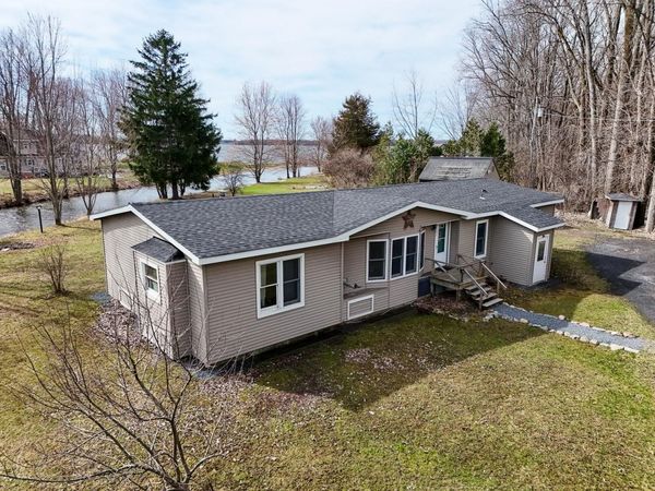 287 Canal Lane, North Hero, VT 05474