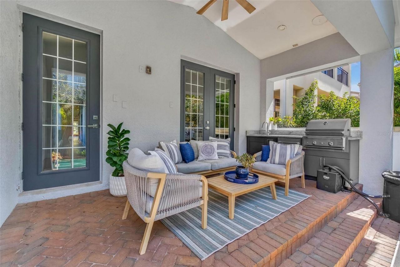 6054 Yeats Manor Drive, Tampa, FL 33616 Photo