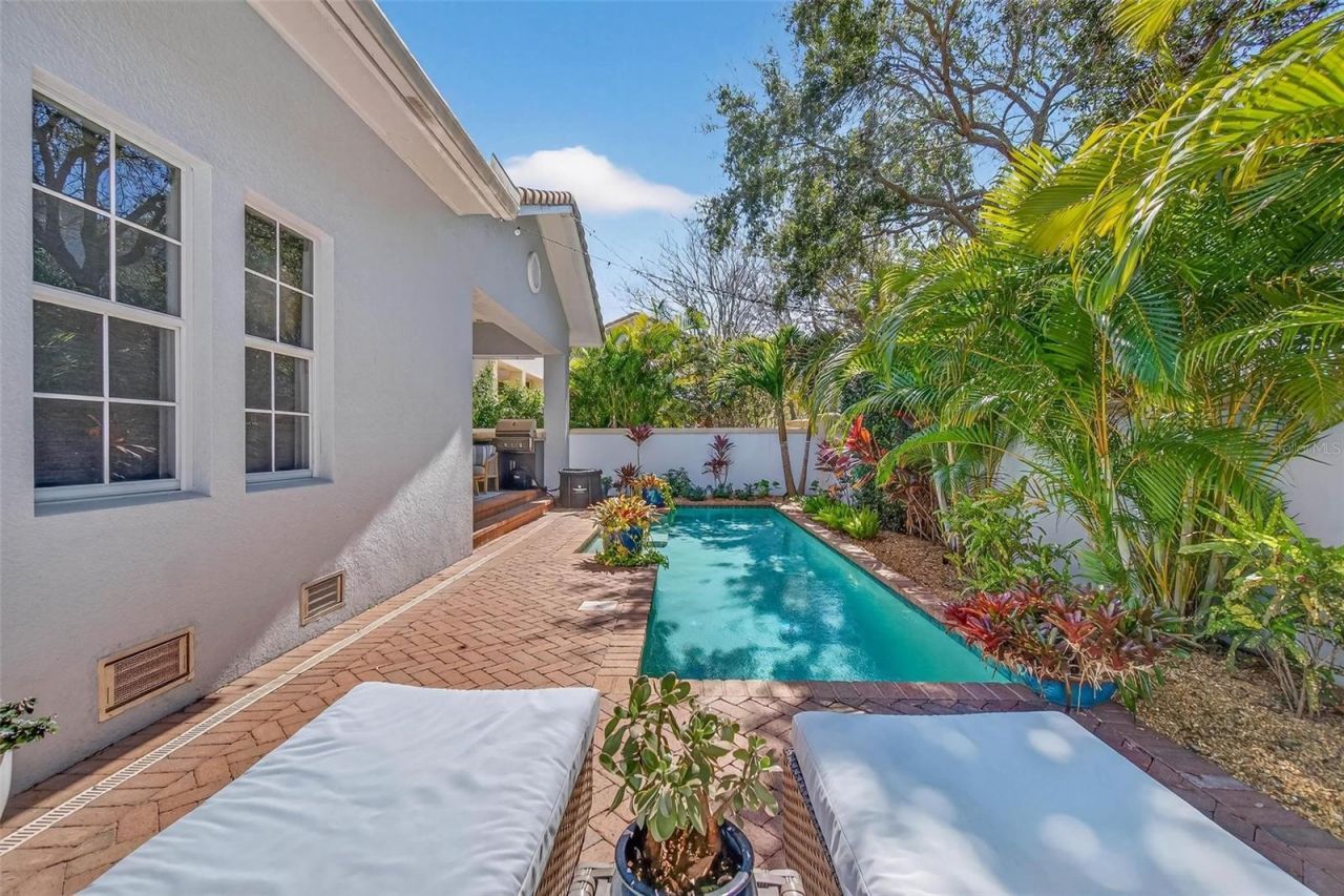 6054 Yeats Manor Drive, Tampa, FL 33616 Photo