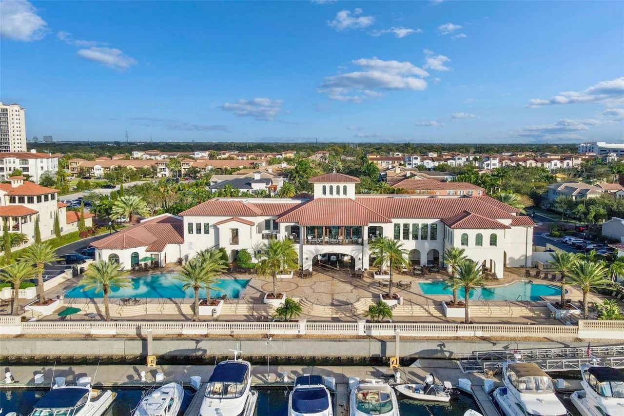 6054 Yeats Manor Drive, Tampa, FL 33616 Photo