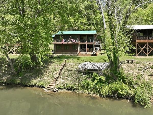 160 Megan Drive , Cleveland, GA 30528