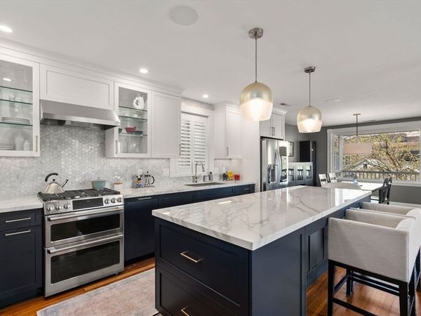 118 Kinnaird St, Unit 3, Cambridge, MA 02139