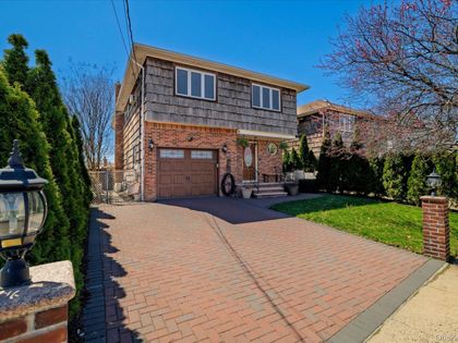 34 Vandewater Avenue  Floral Park, NY 11001