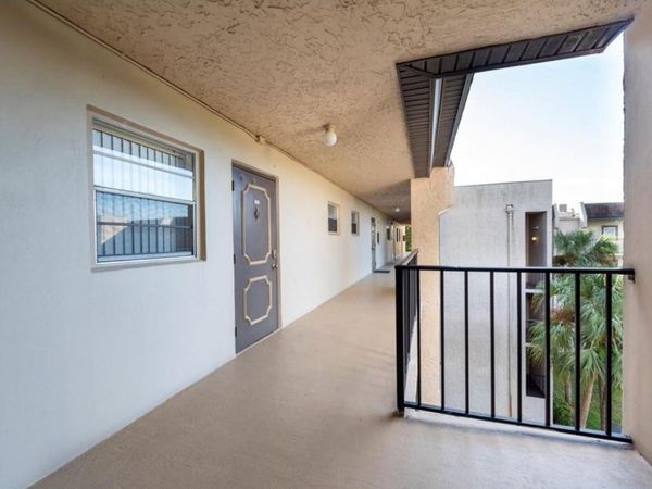 9230 Lagoon Place, Unit 408, Davie, FL 33324