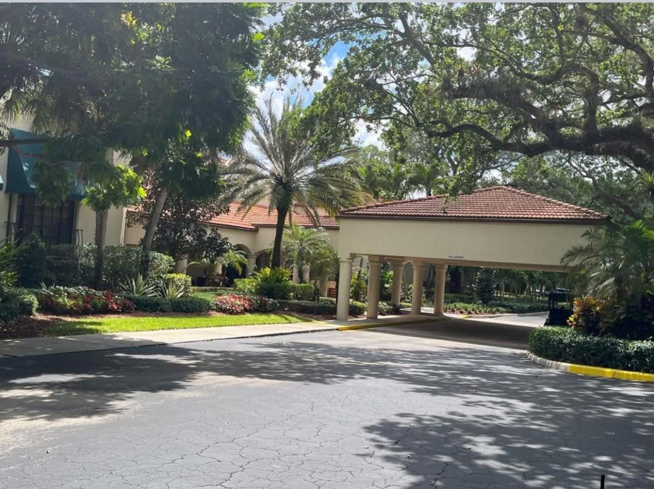 9230 Lagoon Place, Unit 408, Davie, FL 33324 Photo