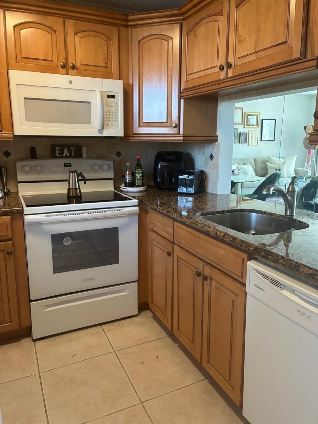 9230 Lagoon Place, Unit 408, Davie, FL 33324 Photo