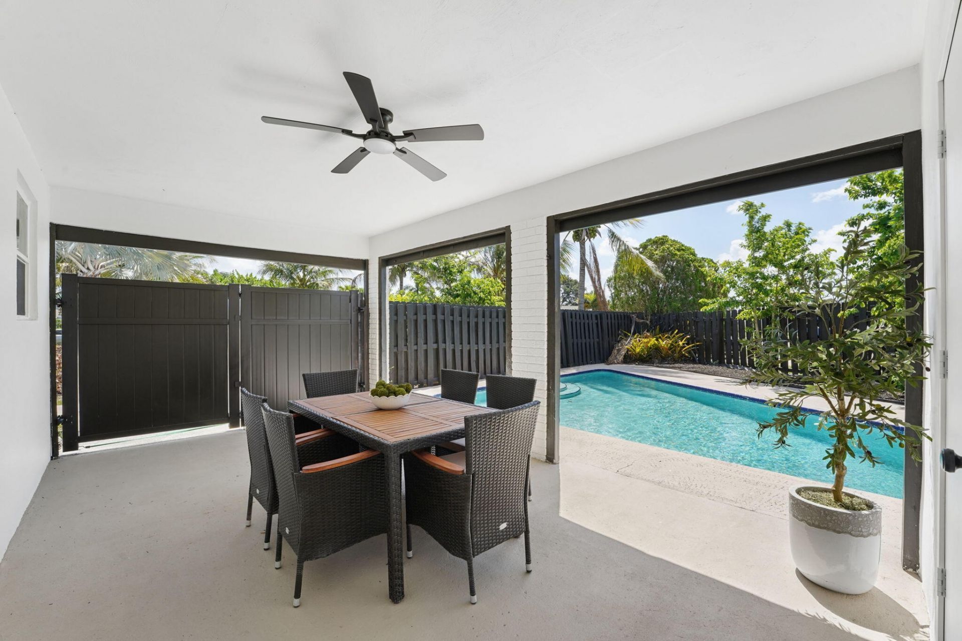 1527 Live Oak Drive, West Palm Beach, FL 33415 Photo