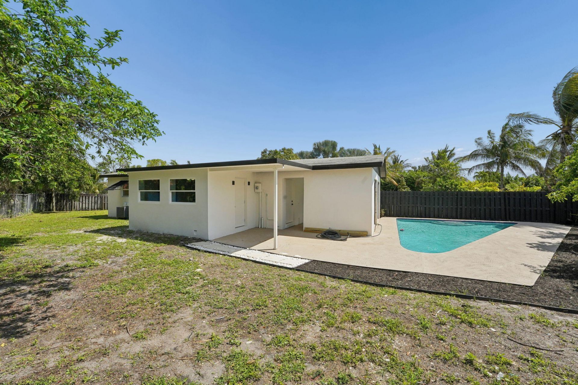 1527 Live Oak Drive, West Palm Beach, FL 33415 Photo