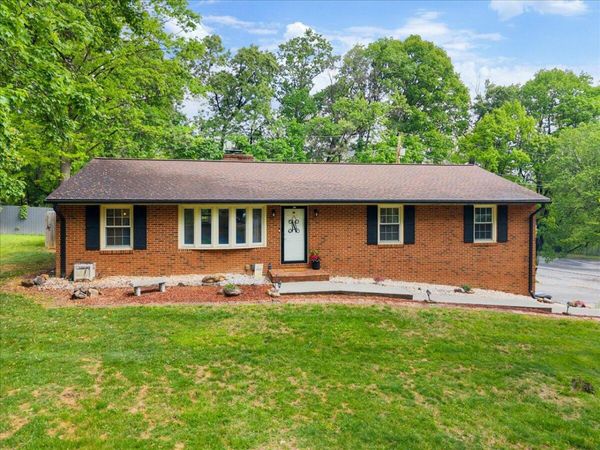 5403 Tomahawk CIR, Salem, VA 24153