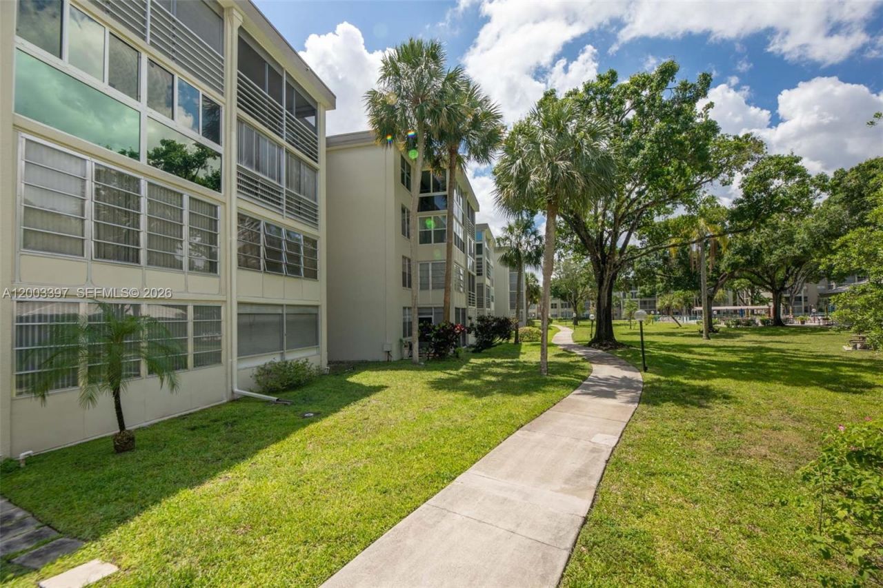 2999 NW 48th Ave , Unit 448, Lauderdale Lakes, FL 33313 Photo