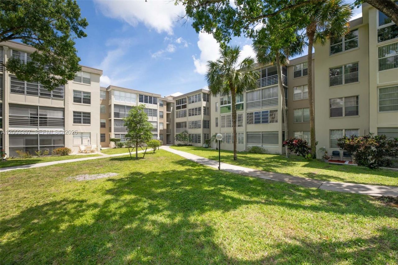 2999 NW 48th Ave , Unit 448, Lauderdale Lakes, FL 33313 Photo