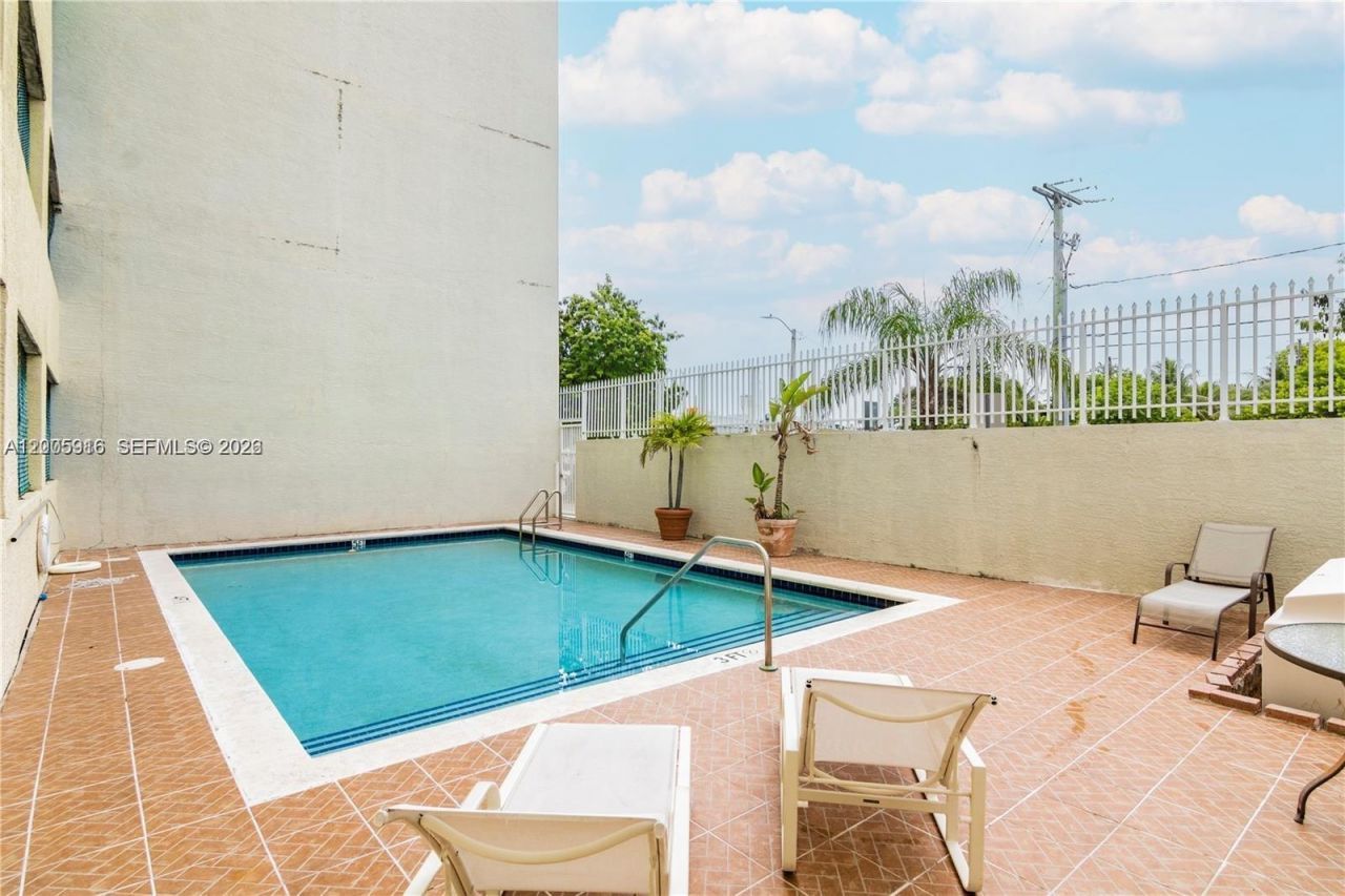 1350 NW 8th Ct , Unit A1-7, Miami, FL 33136 Photo