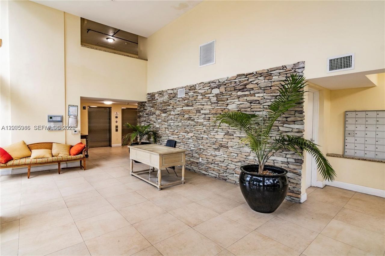 1350 NW 8th Ct , Unit A1-7, Miami, FL 33136 Photo