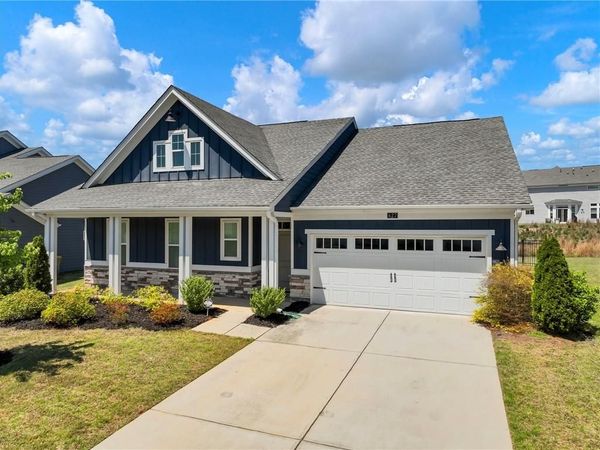 627 Michigan Circle , Hoschton, GA 30548