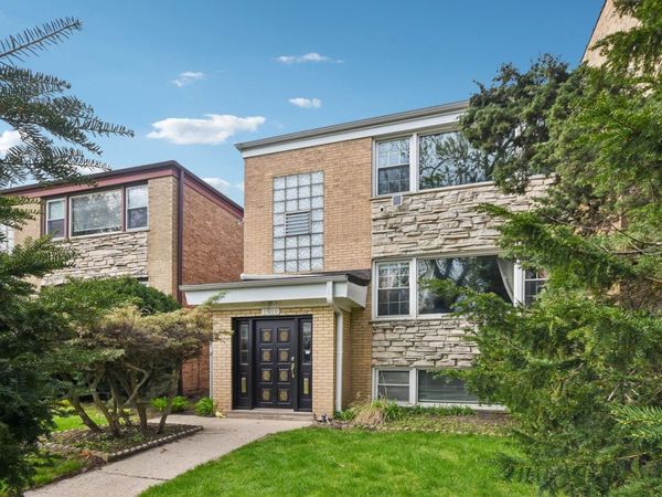 1914 W Farwell Avenue , Chicago, IL 60626