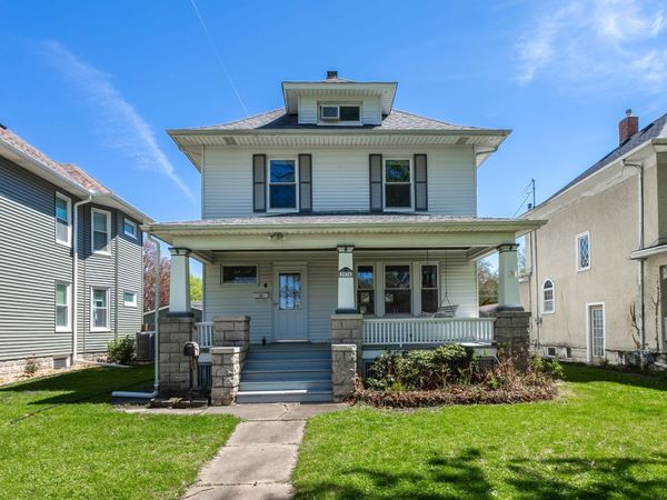 2036 13th Street , Moline, IL 61265