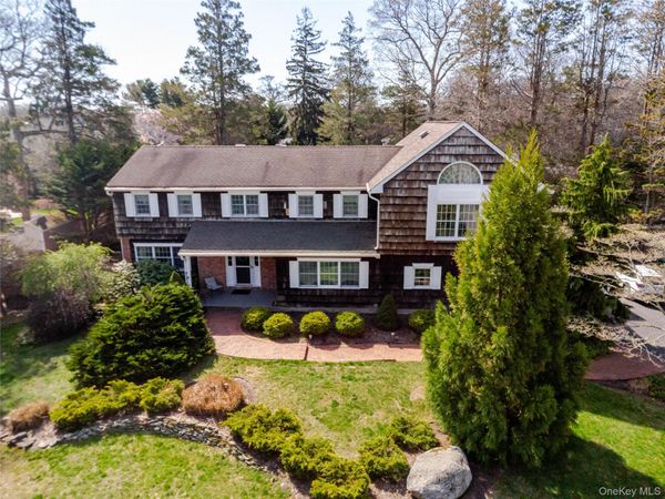 4 Josephine Lane, East Islip, NY 11730