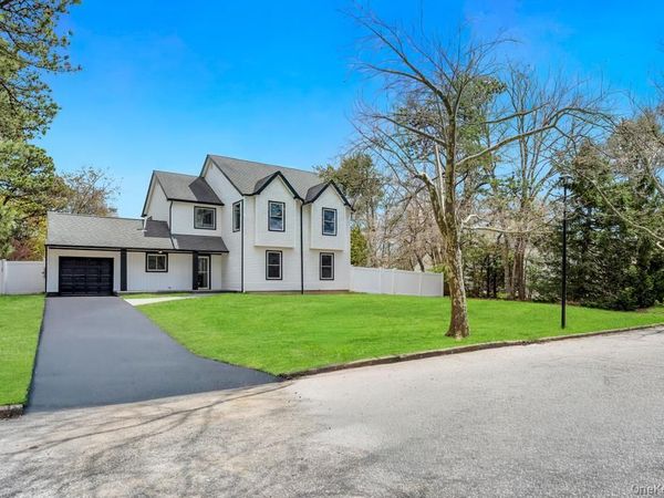 17 Blackpine Drive, Medford, NY 11763