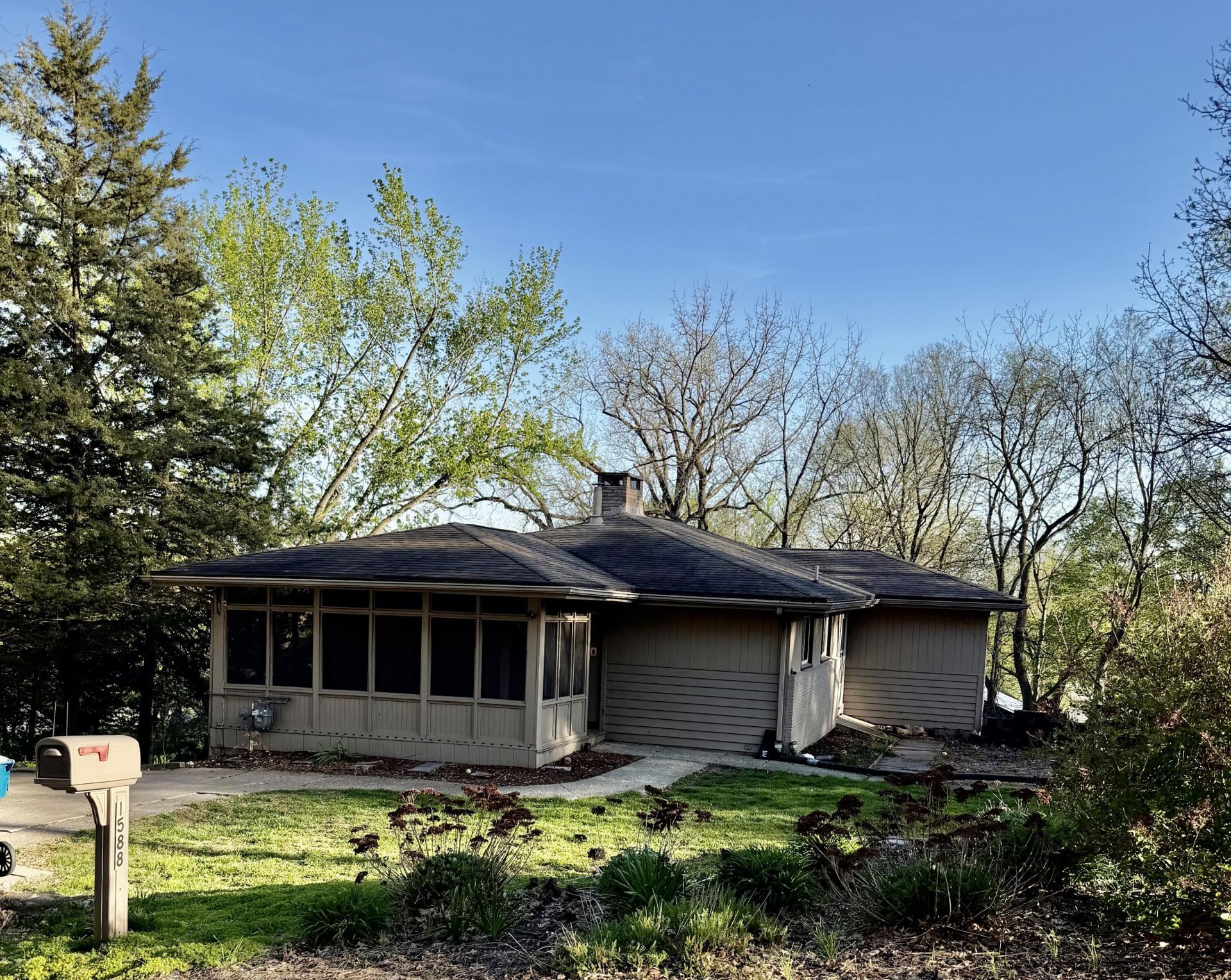 1588 Washington, Muscatine, IA 52761 Main Photo