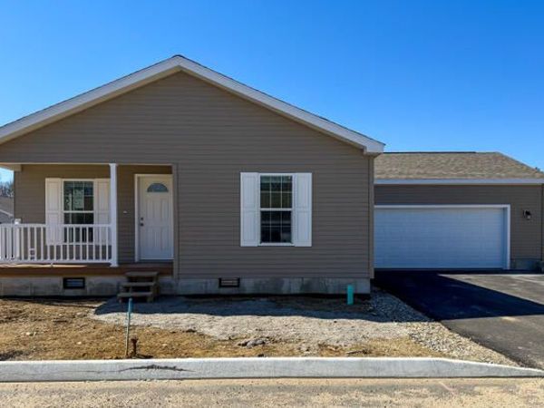 37 Camden Road, Berwick, ME 03901