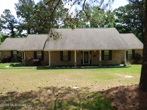 606 Lakeview Avenue, McComb, MS 39648