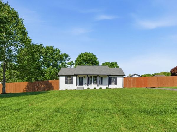 2068 Shawnee Ln , Greenbrier, TN 37073