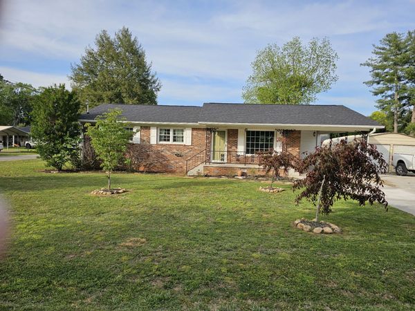 106 Willow St N, Cowan, TN 37318