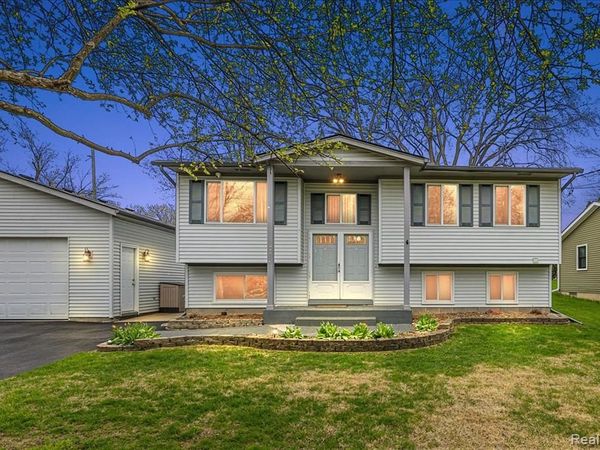 490 Glenn Court , Lake Orion Vlg, MI 48362