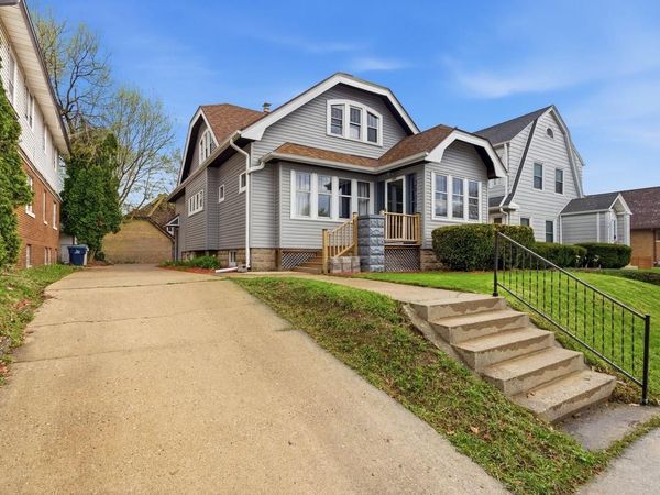 2909 N 55th STREET, Milwaukee, WI 53210