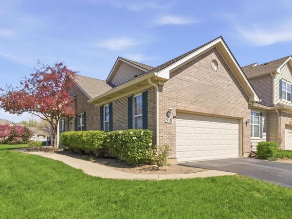 910 Oak Ridge Boulevard , Elgin, IL 60120