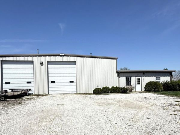 875 ENTERPRISE Avenue, Galesburg, IL 61401