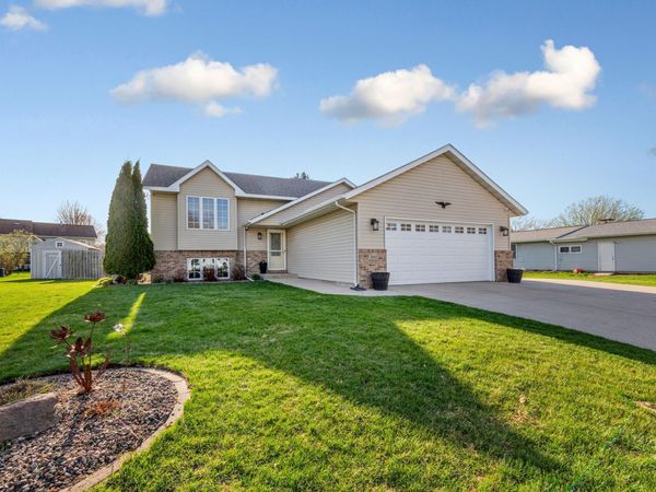 1840 Field Stone Avenue SE, Owatonna, MN 55060