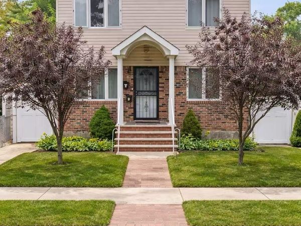 5032 Utopia Parkway , Fresh Meadows, NY 11365