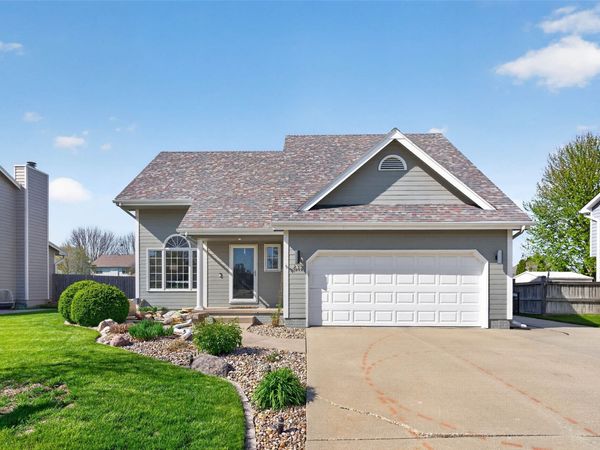617 SE Meadowlark Drive, Grimes, IA 50111