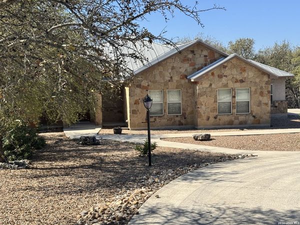 1351 Heritage HL, Canyon Lake, TX 78133