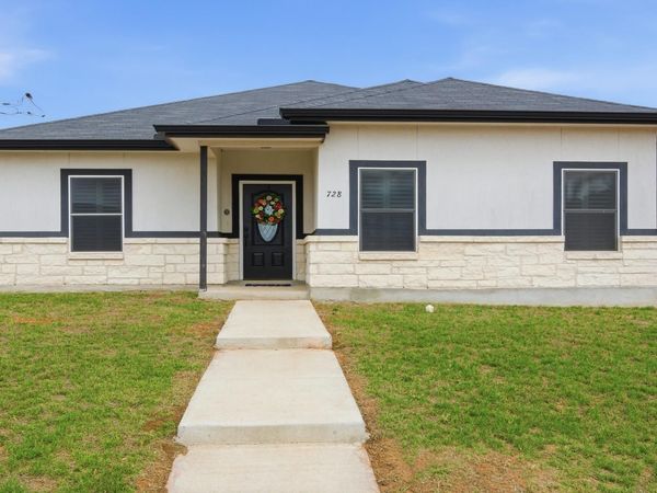 728 Crestview, Floresville, TX 78114