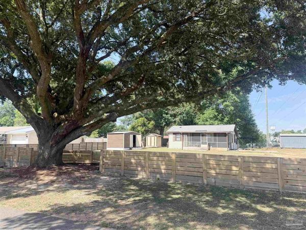 4769 Pine Ln, Pace, FL 32571