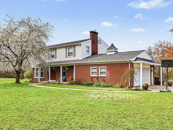 319 Greenridge Drive NW, Grand Rapids, MI 49544