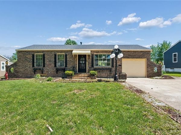 1207 N Indian Lane, Independence, MO 64056