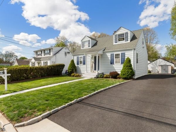 61 Highland Ave, Bergenfield, NJ 07621