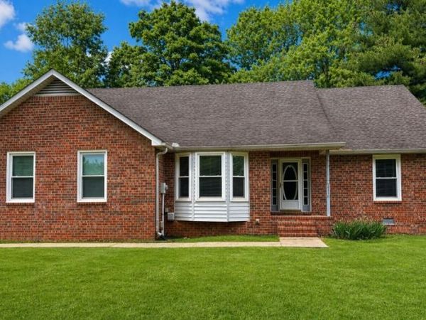 2116 Stonebrook Dr, Murfreesboro, TN 37128