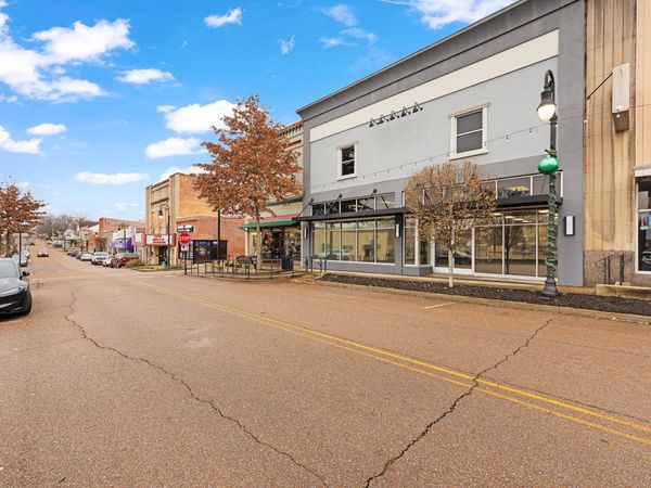 1077 N Main St , Milan, TN 38358