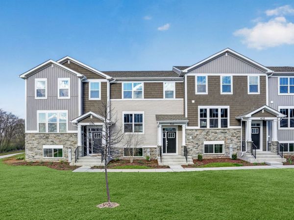 433 Red Oak Circle , Volo, IL 60020