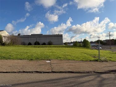 7th Street SE, Canton, OH 44702